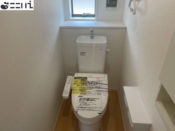 揖保郡太子町太田、新築一戸建てのトイレ画像です