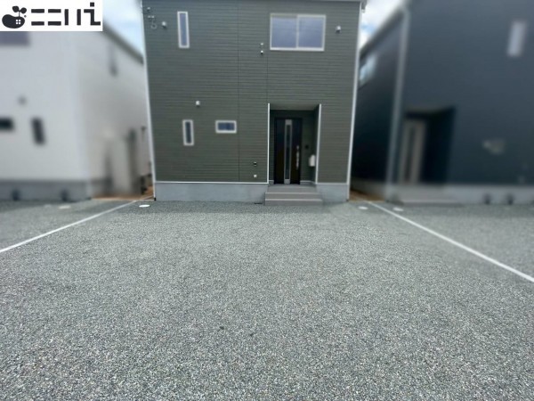 揖保郡太子町太田、新築一戸建ての駐車場画像です
