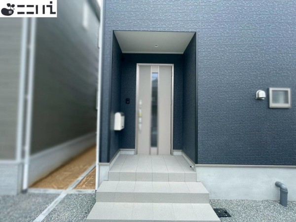 揖保郡太子町太田、新築一戸建ての玄関画像です