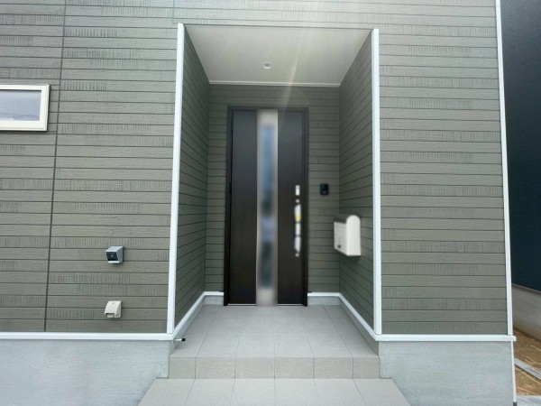 揖保郡太子町太田、新築一戸建ての玄関画像です