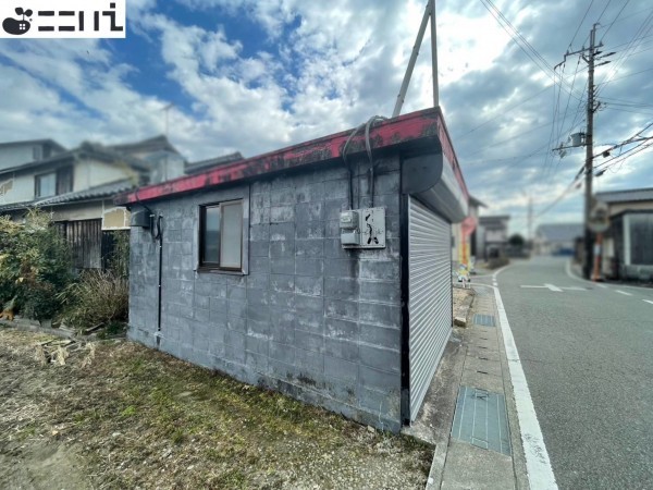 揖保郡太子町米田、中古一戸建ての前面道路を含む現地写真画像です