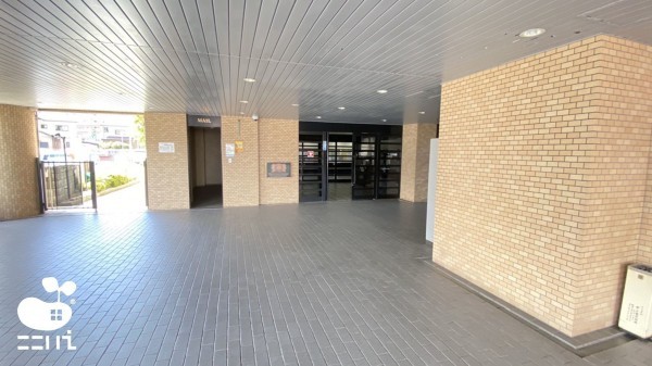 姫路市東今宿、マンションのエントランス画像です