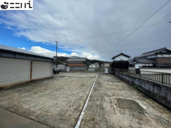 相生市若狭野町出、収益/事業用物件/工場の前面道路を含む現地写真画像です