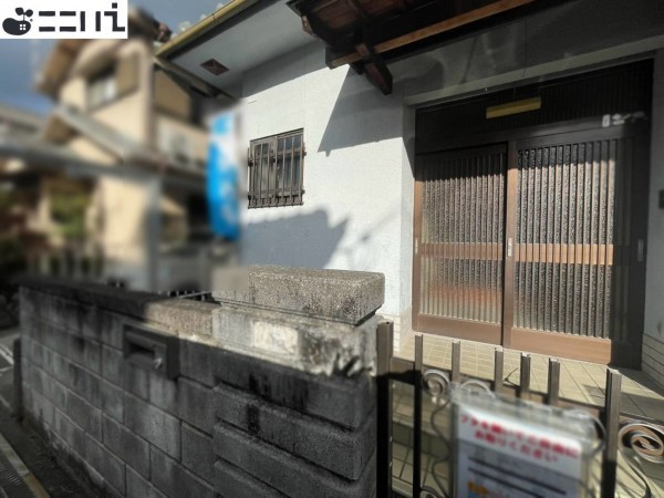 揖保郡太子町蓮常寺、中古一戸建ての玄関画像です