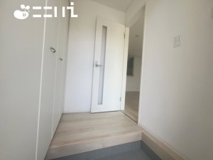 姫路市書写、新築一戸建ての玄関画像です