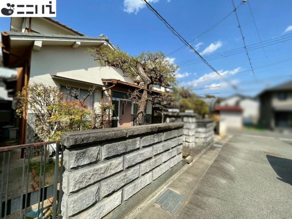 たつの市龍野町門の外、土地の前面道路を含む現地写真画像です