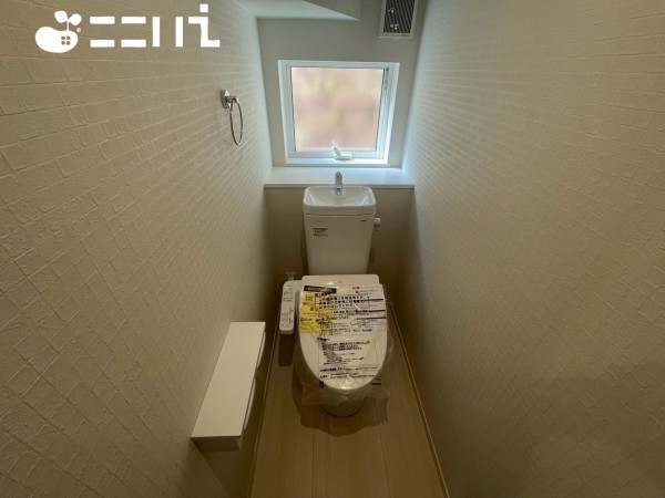 姫路市大津区平松、新築一戸建てのトイレ画像です