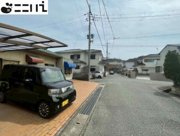 相生市双葉、中古一戸建ての前面道路を含む現地写真画像です