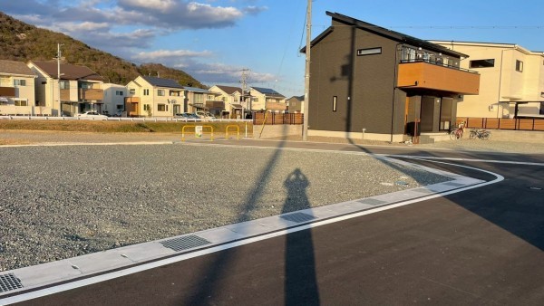 たつの市龍野町中村、土地の前面道路を含む現地写真画像です