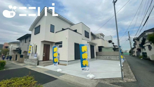 姫路市広畑区小松町、中古一戸建ての外観画像です