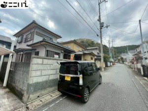 たつの市揖保川町養久、中古一戸建ての前面道路を含む現地写真画像です