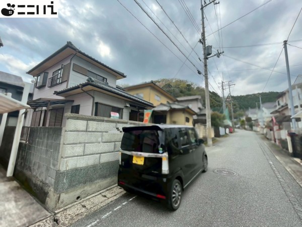 たつの市揖保川町養久、中古一戸建ての前面道路を含む現地写真画像です