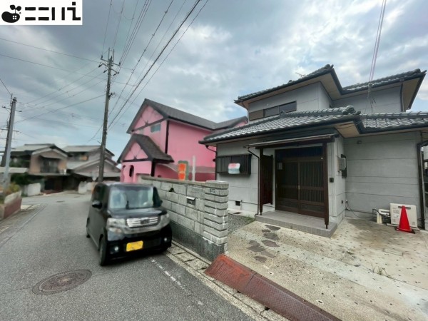 たつの市揖保川町養久、中古一戸建ての前面道路を含む現地写真画像です