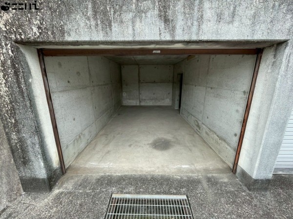 たつの市揖西町土師、中古一戸建ての駐車場画像です