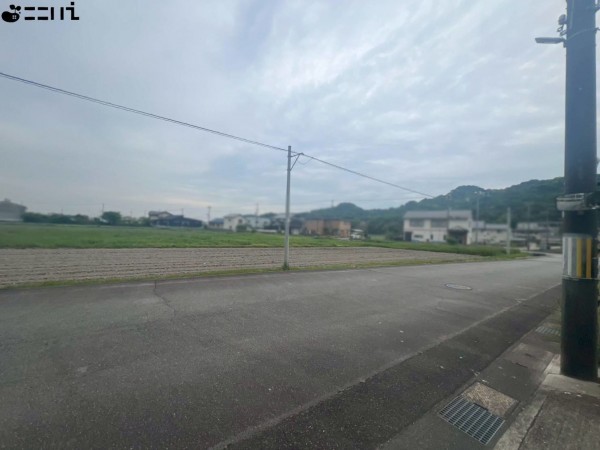 たつの市御津町岩見、土地の前面道路を含む現地写真画像です
