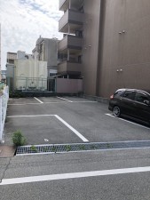 姫路市飾磨区三宅、マンションの駐車場画像です