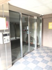 姫路市飾磨区三宅、マンションのエントランス画像です