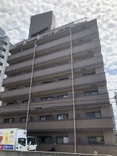 姫路市飾磨区三宅、マンションの外観画像です