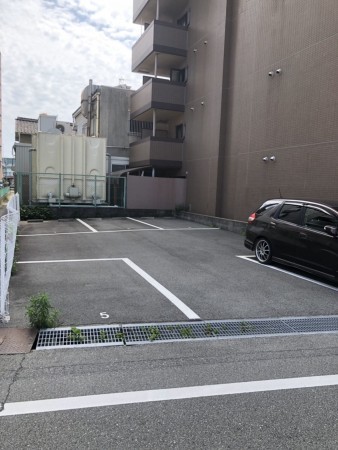 姫路市飾磨区三宅、マンションの駐車場画像です