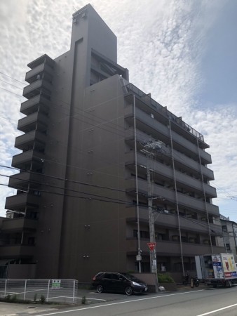 姫路市飾磨区三宅、マンションの外観画像です