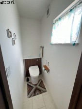 姫路市広畑区蒲田、中古一戸建てのトイレ画像です