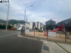 姫路市広畑区蒲田、中古一戸建ての前面道路を含む現地写真画像です