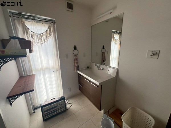 姫路市広畑区蒲田、中古一戸建ての洗面画像です