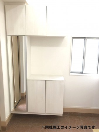 姫路市飾磨区阿成、新築一戸建ての玄関画像です