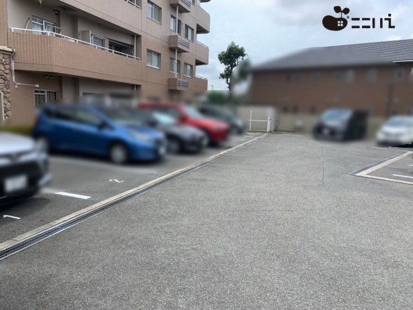 姫路市八代東光寺町、マンションの駐車場画像です