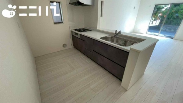 姫路市白浜町、新築一戸建てのキッチン画像です
