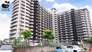 姫路市飾磨区加茂、マンションの外観画像です