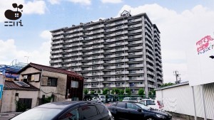 姫路市飾磨区加茂、マンションの外観画像です