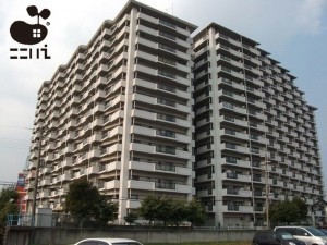 姫路市飾磨区加茂、マンションの外観画像です