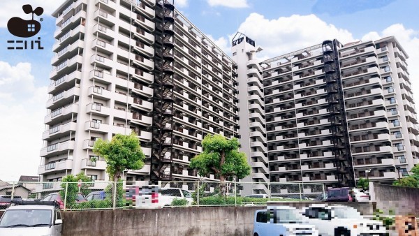 姫路市飾磨区加茂、マンションの外観画像です