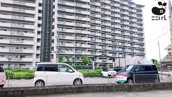 姫路市飾磨区加茂、マンションの外観画像です