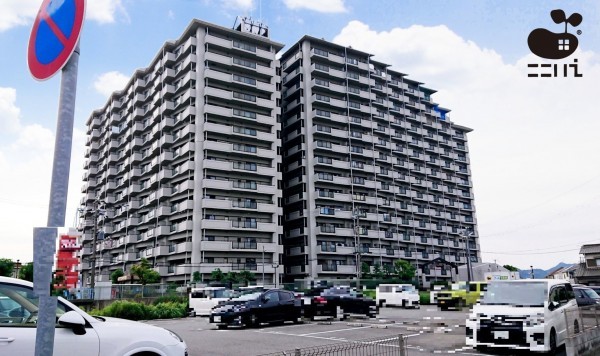 姫路市飾磨区加茂、マンションの外観画像です
