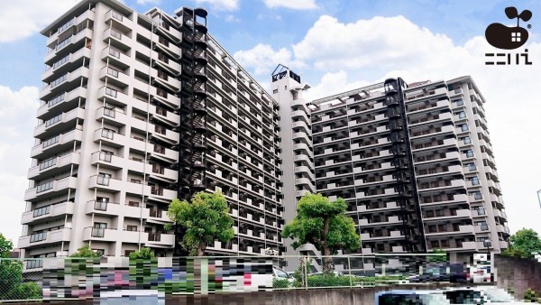 姫路市飾磨区加茂、マンションの外観画像です