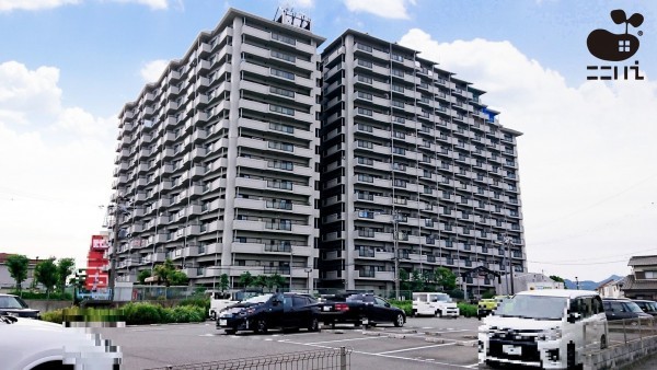 姫路市飾磨区加茂、マンションの外観画像です