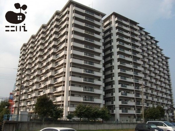 姫路市飾磨区加茂、マンションの外観画像です