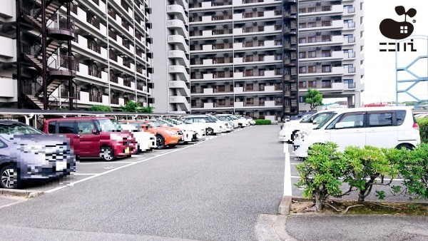 姫路市飾磨区加茂、マンションの駐車場画像です