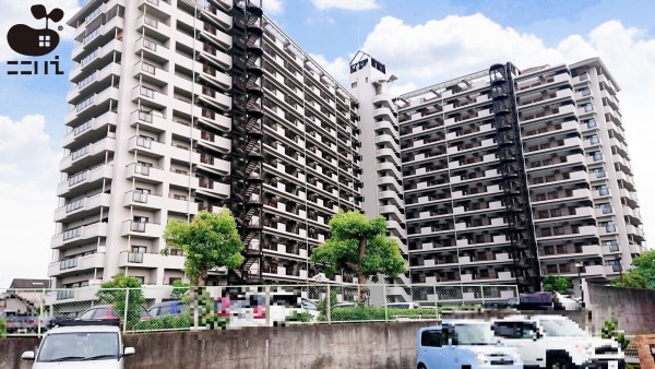 姫路市飾磨区加茂、マンションの外観画像です