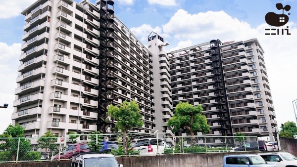 姫路市飾磨区加茂、マンションの外観画像です
