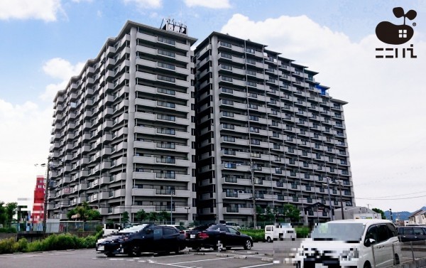 姫路市飾磨区加茂、マンションの外観画像です