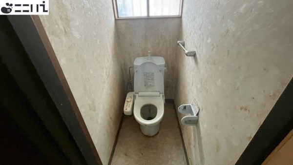 揖保郡太子町岩見構、中古一戸建てのトイレ画像です