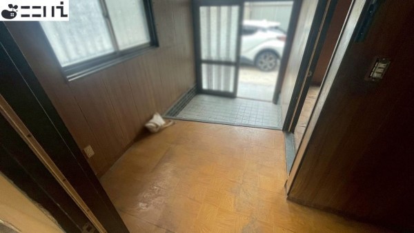 揖保郡太子町岩見構、中古一戸建ての玄関画像です