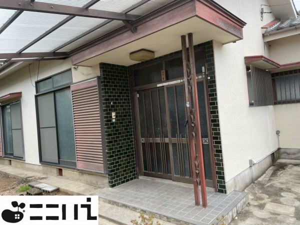 揖保郡太子町岩見構、中古一戸建ての玄関画像です