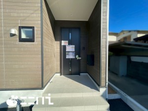 姫路市飾磨区西浜町、新築一戸建ての玄関画像です