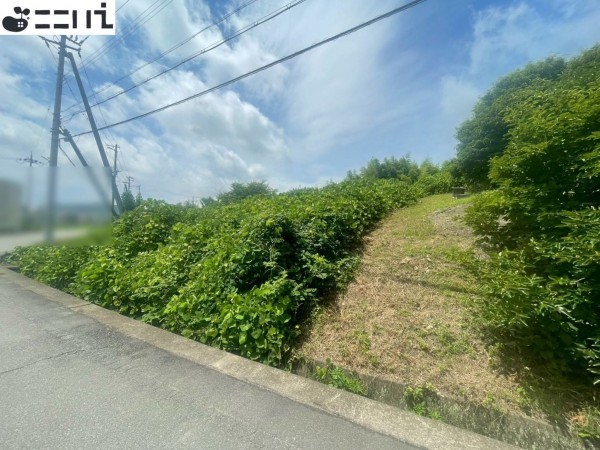 たつの市揖保川町養久、土地の前面道路を含む現地写真画像です