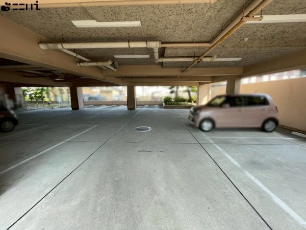 姫路市北原、マンションの駐車場画像です
