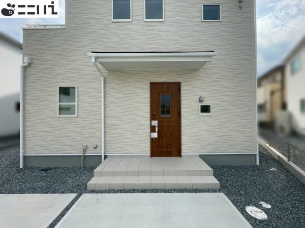 たつの市龍野町末政、新築一戸建ての玄関画像です